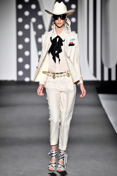 desfile-moschino-milaoverao2011rtw-100