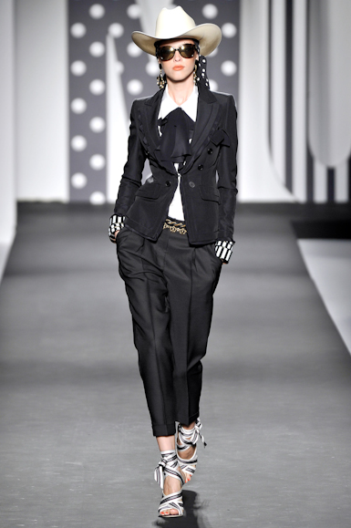 desfile-moschino-milaoverao2011rtw-101