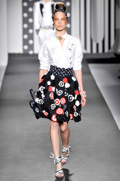 desfile-moschino-milaoverao2011rtw-104