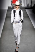 desfile-moschino-milaoverao2011rtw-105