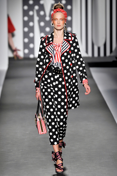 desfile-moschino-milaoverao2011rtw-107