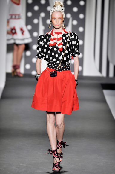 desfile-moschino-milaoverao2011rtw-108