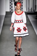 desfile-moschino-milaoverao2011rtw-109