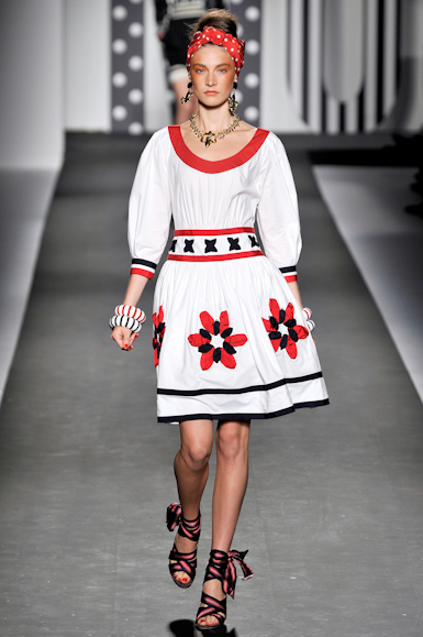 desfile-moschino-milaoverao2011rtw-109