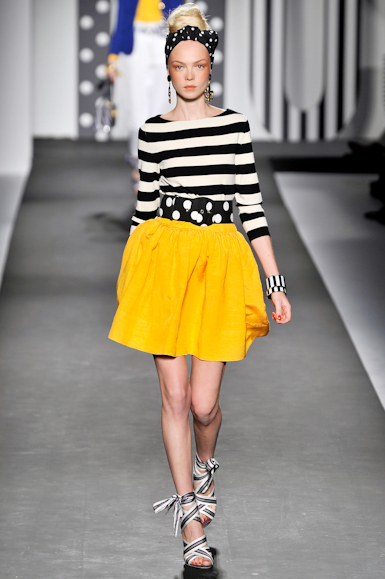 desfile-moschino-milaoverao2011rtw-114