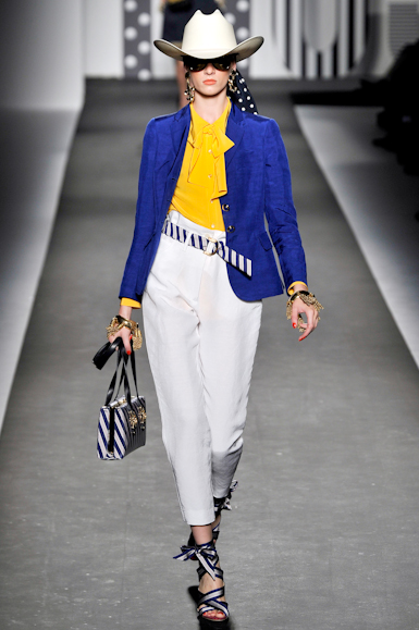 desfile-moschino-milaoverao2011rtw-115