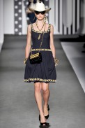 desfile-moschino-milaoverao2011rtw-116
