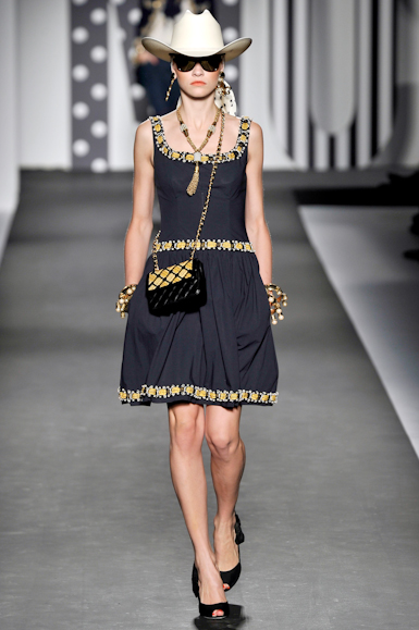 desfile-moschino-milaoverao2011rtw-116