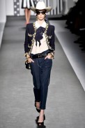 desfile-moschino-milaoverao2011rtw-117