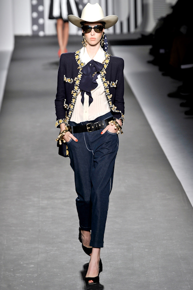desfile-moschino-milaoverao2011rtw-117