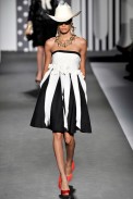 desfile-moschino-milaoverao2011rtw-118