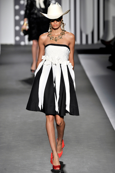 desfile-moschino-milaoverao2011rtw-118