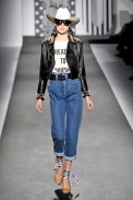 desfile-moschino-milaoverao2011rtw-123