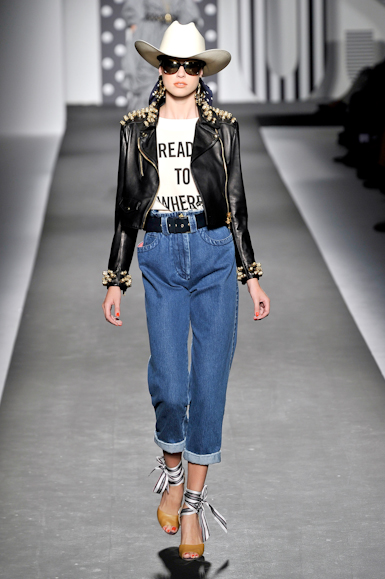 desfile-moschino-milaoverao2011rtw-123