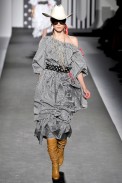 desfile-moschino-milaoverao2011rtw-124