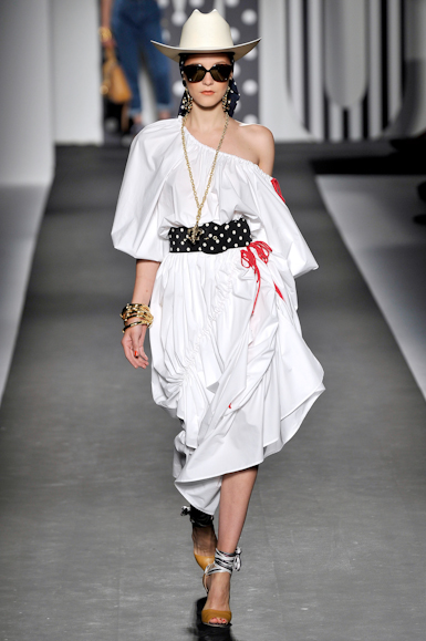 desfile-moschino-milaoverao2011rtw-125