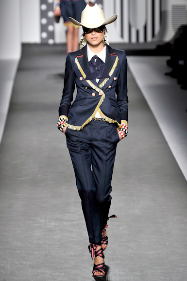 desfile-moschino-milaoverao2011rtw-132
