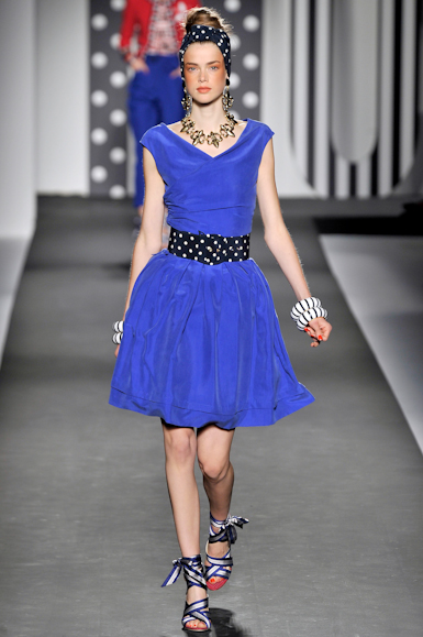 desfile-moschino-milaoverao2011rtw-135