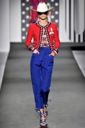 desfile-moschino-milaoverao2011rtw-136