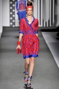desfile-moschino-milaoverao2011rtw-137