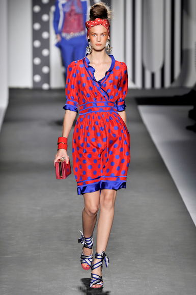 desfile-moschino-milaoverao2011rtw-137