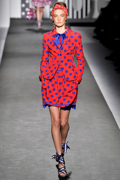 desfile-moschino-milaoverao2011rtw-139