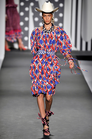 desfile-moschino-milaoverao2011rtw-142
