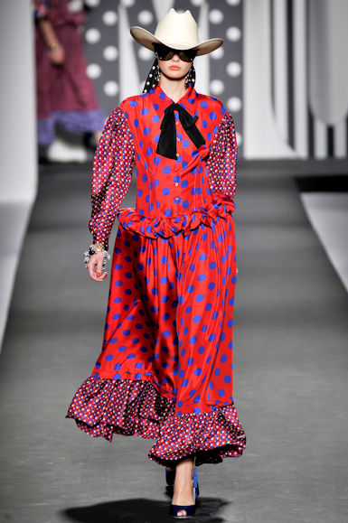 desfile-moschino-milaoverao2011rtw-144