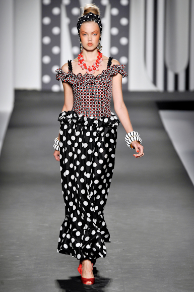 desfile-moschino-milaoverao2011rtw-147