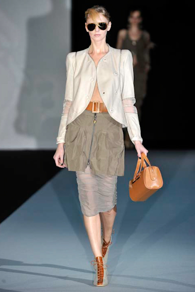 desfile-armani-milaoverao2011rtw-111