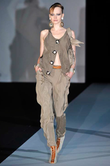 desfile-armani-milaoverao2011rtw-112