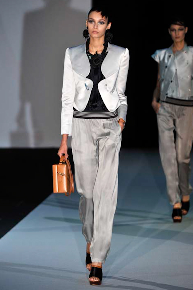 desfile-armani-milaoverao2011rtw-114