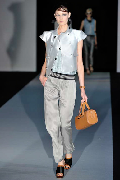 desfile-armani-milaoverao2011rtw-115
