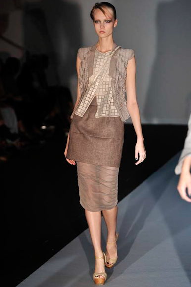 desfile-armani-milaoverao2011rtw-121