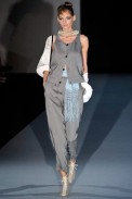 desfile-armani-milaoverao2011rtw-133