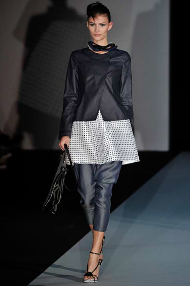 desfile-armani-milaoverao2011rtw-135