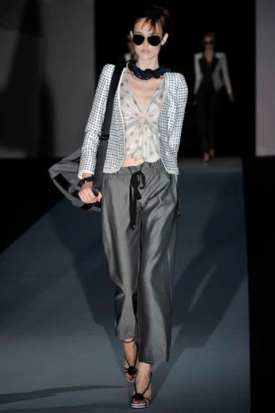 desfile-armani-milaoverao2011rtw-136