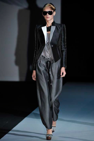 desfile-armani-milaoverao2011rtw-137