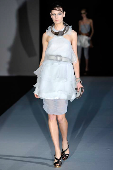 desfile-armani-milaoverao2011rtw-147