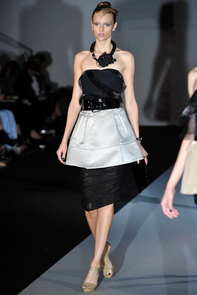 desfile-armani-milaoverao2011rtw-154