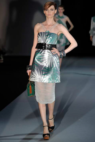 desfile-armani-milaoverao2011rtw-159