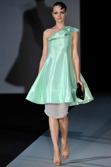 desfile-armani-milaoverao2011rtw-166