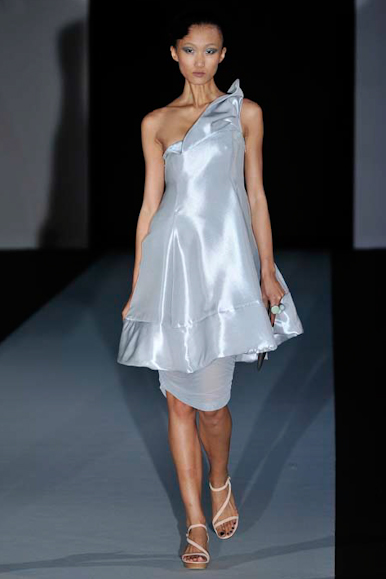 desfile-armani-milaoverao2011rtw-167