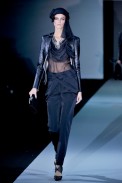 desfile-giorgioarmani-milaoverao2011rtw-100