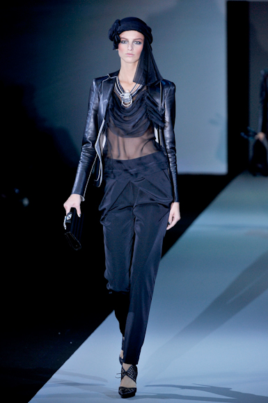 desfile-giorgioarmani-milaoverao2011rtw-100
