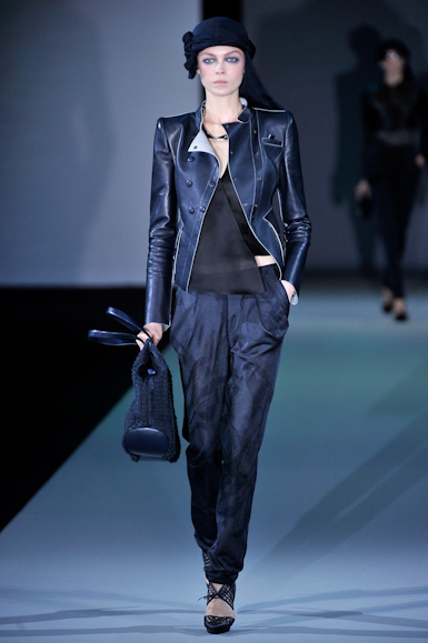 desfile-giorgioarmani-milaoverao2011rtw-101