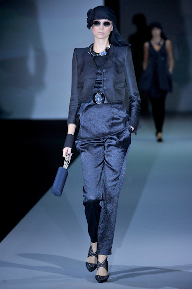 desfile-giorgioarmani-milaoverao2011rtw-108