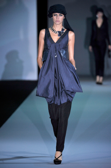 desfile-giorgioarmani-milaoverao2011rtw-109