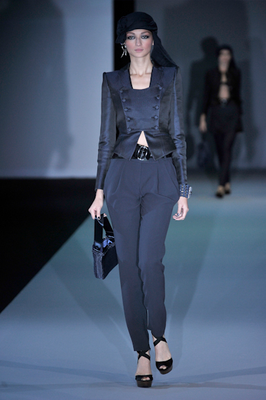 desfile-giorgioarmani-milaoverao2011rtw-111