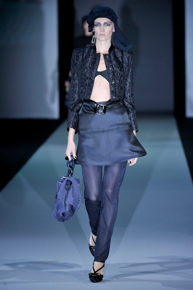 desfile-giorgioarmani-milaoverao2011rtw-112